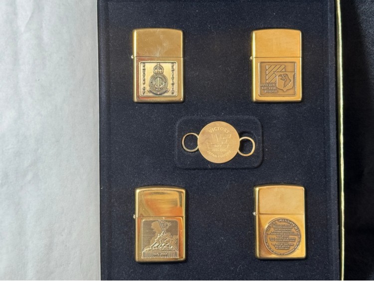 Orijinal Zippo Çakmak Seti -WORLD WAR II - A REMEMBRANCE VOL 1 Limited Edition