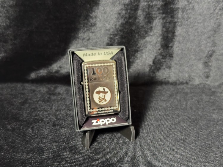 Öztürk Koleksiyon - Koleksiyon MağazasıOrijinal Zippo 2006 John