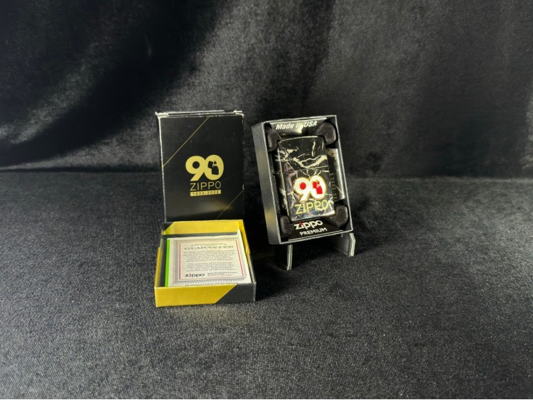 Zippo Çakmak Zippo Premium Classic 1932-2022 90th Anniversary Design