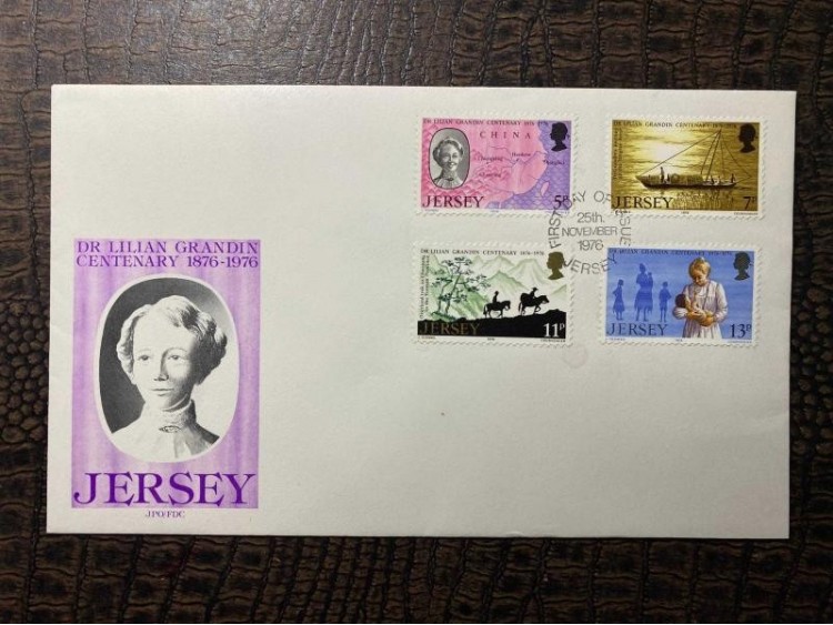 İngiliz Sömürge İngiltere İLK GÜN ZARFI VE PULLARI FDC JERSEY'in ilk Kadın Doktoru TEMALI Damgalı Tam Seri Jersey 1976, Dr Lilian Grandin'in Yıldönümü