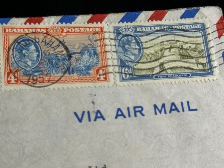 Uçak Postası Air Mail 1952 yılında Bahama'lardan İngiltereye postalanmış 4d ve 6d Cent Pullu