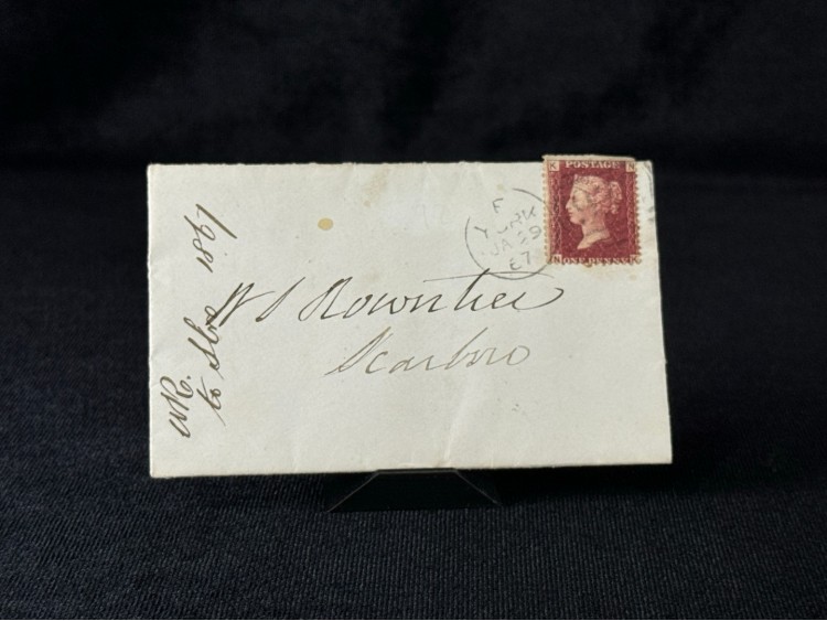 İngiltere Klasik Dönem 1867 Victoria Dönemi Red Penny Pullu Zarf postadan geçmiş Plate Number 92 Hatalı kesim