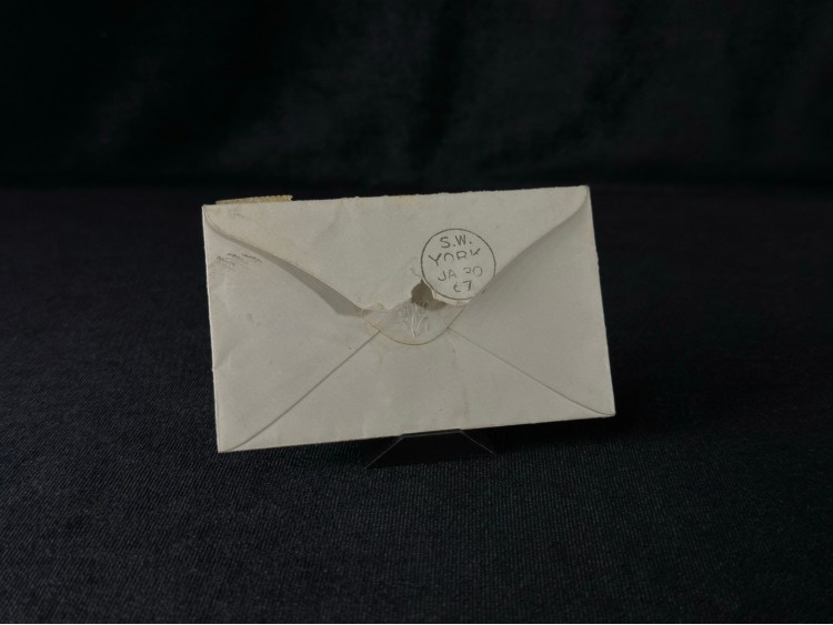 İngiltere Klasik Dönem 1867 Victoria Dönemi Red Penny Pullu Zarf postadan geçmiş Plate Number 92 Hatalı kesim