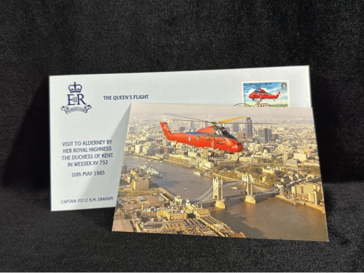 İngiltere Kraliyet Kraliçe  Uçuşu İlk Gün Zarfı 1985 THE QUEENS FLİGHT FDC Guernsey Tony Bennett Islak İmzalı